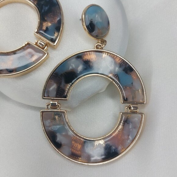 Large Gold Tone Hoop Swing Earrings Dangle Tortise Shell Blue Pink - Picture 7 of 7